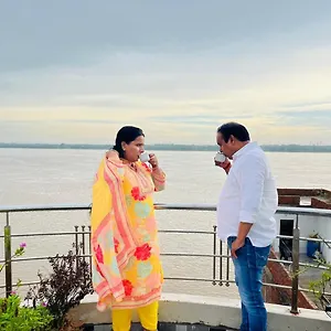 https://house-river-view-paying.hotels-varanasi.com